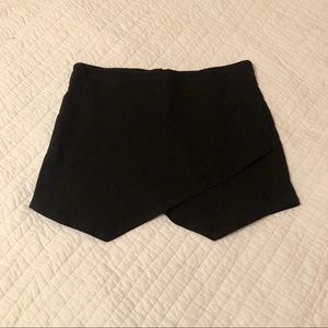 Black skort